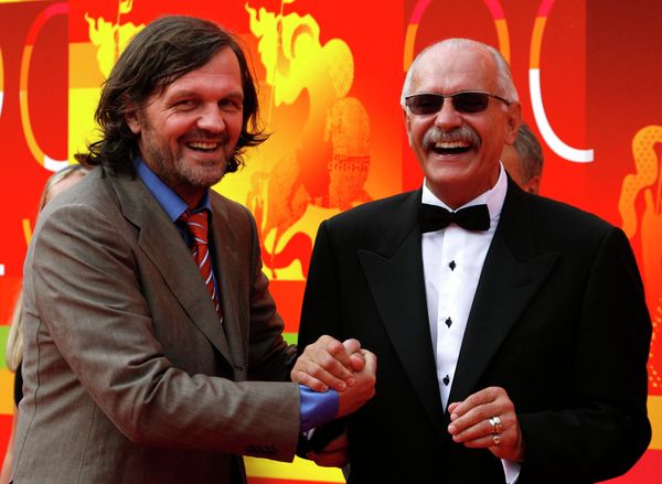 Sarajevo-born film director Emir Kusturica, left, and Russian film director and actor Nikita Mikhalkov, President of the Moscow International Film Festival, seen at the closing ceremony of the Moscow International Film Festival in Moscow Sarajevo-born film director Emir Kusturica, left, and Russian film director and actor Nikita Mikhalkov, President of the Moscow International Film Festival, seen at the closing ceremony of the Moscow International Film Festival in Moscow - Sputnik International
