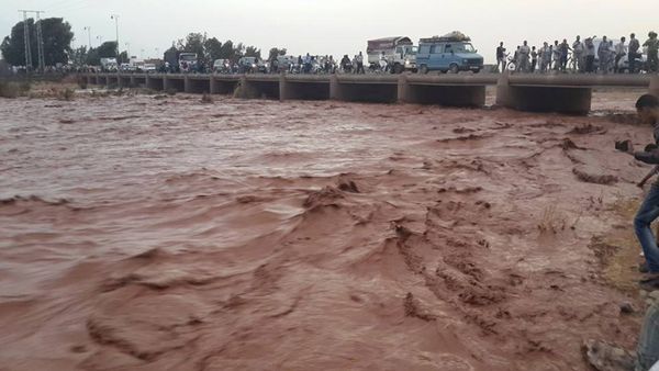 This image taken with a mobile phone shows residents of Guelmim, south western Morocco, crossing a bridge over floodwaters - Sputnik International