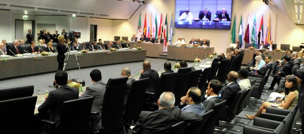 OPEC ministers and delegates gather for a meeting of the Organization of the Petroleum Exporting Countries (OPEC) at its headquarters in Vienna, Austria. OPEC ministers and delegates gather for a meeting of the Organization of the Petroleum Exporting Countries (OPEC) at its headquarters in Vienna, Austria. - Sputnik International