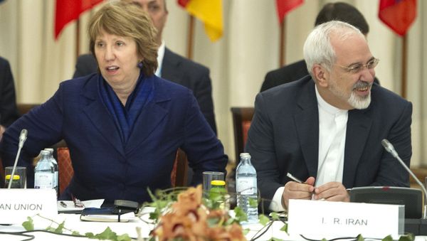 Iranian Foreign Minister Mohammad Javad Zarif, ight, and former EU foreign policy chief Catherine Ashton, left, sit at the negotiating table during their nuclear talks on Iran, in Vienna, Austria, Monday, Nov. 24, 2014 - Sputnik International