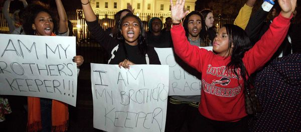 Protesters demonstrate after the decision by a Missouri grand jury not to indict a white Ferguson police officer in the fatal shooting of unarmed black teenager Michael Brown, in front of the White House in Washington Protesters demonstrate after the decision by a Missouri grand jury not to indict a white Ferguson police officer in the fatal shooting of unarmed black teenager Michael Brown, in front of the White House in Washington - Sputnik International
