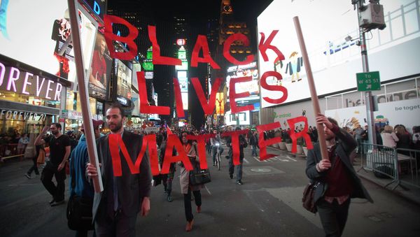 The Ferguson protesters have shined a light on institutional racism prevalent in the US, experts on race relations told Sputnik - Sputnik International