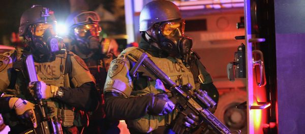 The United States pursues a policy of double standards in dispersing demonstrations in the city of Ferguson, Missouri, a senior Russian parliamentarian told RIA Novosti Wednesday. - Sputnik International
