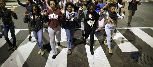 Hundreds of protesters chanted and carried signs through the streets of Washington, DC, Tuesday night to show solidarity with Michael Brown, a black teenager shot dead by a police officer in Ferguson in August and other victims of police violence. Hundreds of protesters chanted and carried signs through the streets of Washington, DC, Tuesday night to show solidarity with Michael Brown, a black teenager shot dead by a police officer in Ferguson in August and other victims of police violence. - Sputnik International