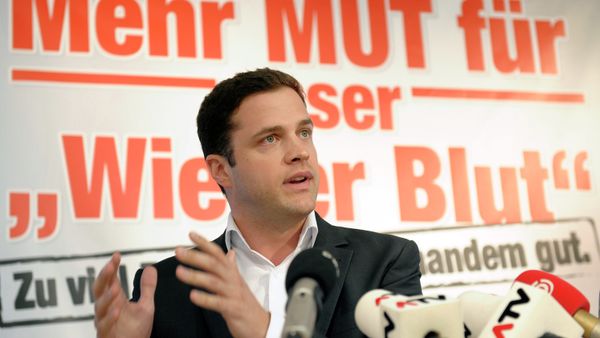 Deputy head of the Freedom Party of Austria believes Europe needs good relations with Russia, but instead the EU is tangled up with Washington - Sputnik International
