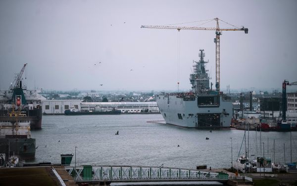 The Sevastopol amphibious assault ship of the Mistral class at the STX Europe shipyard in Saint-Nazaire. - Sputnik International