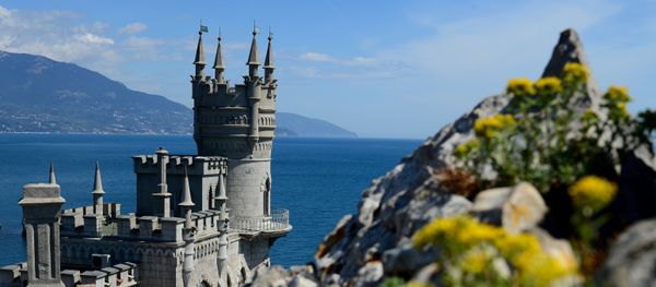 Swallow's Nest is a monument of architecture on top of the Aurora Cliff overlooking the Cape of Ai-Todor in Yalta, the Crimea. - Sputnik International