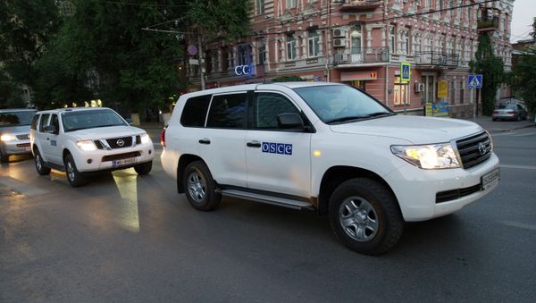 A patrol of the Special Monitoring Mission (SMM) of the Organization for Security and Co-operation in Europe (OSCE), deployed in Ukraine, has been fired upon in the southeast of the country, the SMM has said in a spot report. Archiv photo. - Sputnik International