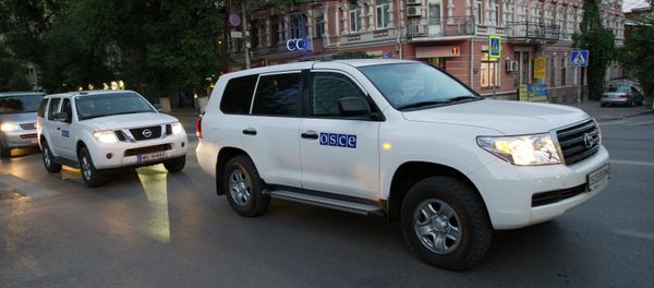 A patrol of the Special Monitoring Mission (SMM) of the Organization for Security and Co-operation in Europe (OSCE), deployed in Ukraine, has been fired upon in the southeast of the country, the SMM has said in a spot report. Archiv photo. - Sputnik International