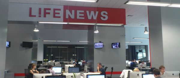 A reporter from the Russian website and news channel LifeNews was attacked in Kiev; luckily, the camerawoman accompanying the journalist managed to film the incident, and the news agency has made the footage public. - Sputnik International