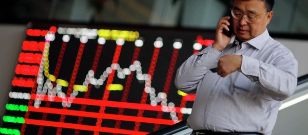 A man talks on the phone inside the Shanghai Stock Exchange building at the Pudong financial district in Shanghai November 17, 2014 A man talks on the phone inside the Shanghai Stock Exchange building at the Pudong financial district in Shanghai November 17, 2014 - Sputnik International