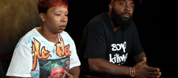 The parents of Michael Brown, Lesley McSpadden, left, and Michael Brown, Sr., right, take part in an interview with The Associated Press - Sputnik International