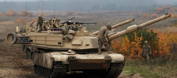 Members of the U.S. 1st Brigade Combat Team, 1st Cavalry Division disembark from an Abrams tank during a military exercise with Poland's 1st Mechanized Battalion of the 7th Coastal Defence Brigade near Drawsko-Pomorskie November 13, 2014 - Sputnik International