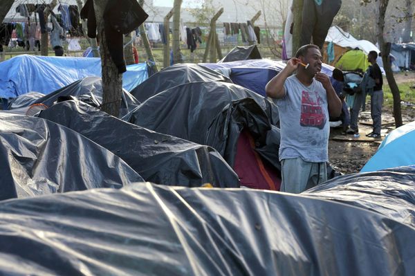 A migrant shaves outside his tent set-up in the woods referred to as the jungle, in Calais. A migrant shaves outside his tent set-up in the woods referred to as the jungle, in Calais. - Sputnik International