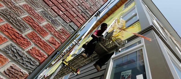 In this Friday, Aug. 17, 2012, file photo, a worker adjusts a scaffold at the site of a new residential construction project in the East Boston neighborhood of Boston - Sputnik International