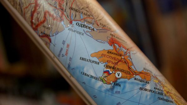 Political maps showing Crimea as part of Russian Federation now on sale in Simferopol - Sputnik International