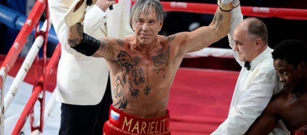 US actor and boxer Mickey Rourke during the official weigh-ins at the Moscow Boxing Academy Boxing & Gym ahead of a bout against US boxer Elliot Seymour. US actor and boxer Mickey Rourke during the official weigh-ins at the Moscow Boxing Academy Boxing & Gym ahead of a bout against US boxer Elliot Seymour. - Sputnik International