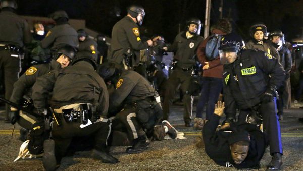Protesters are taken into custody Friday, Nov. 28, 2014, in Ferguson, Mo. - Sputnik International