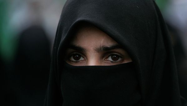 Governments struggling to deal with ‘jihadi brides’ lured by Islamic State - Sputnik International