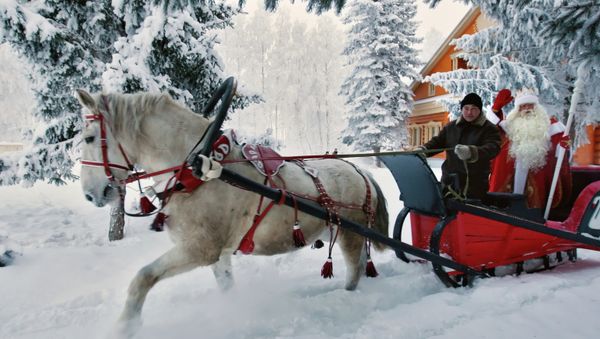Russian Santa Claus to light highest-located New Year tree - Sputnik International