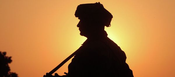 An Indian army soldier keeps vigil near the site of a gunbattle with suspected militants at Pindi Khattar village in Arnia near the border with Pakistan November 27, 2014 - Sputnik International