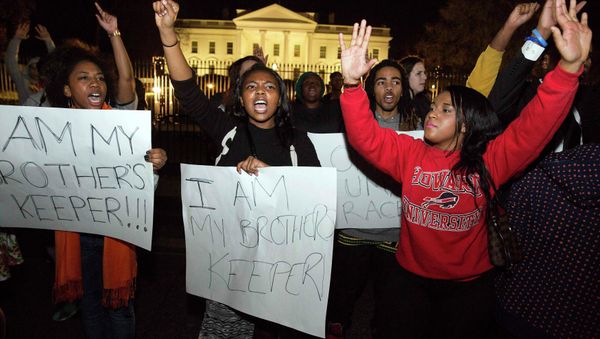 Protesters demonstrate after the decision by a Missouri grand jury not to indict a white Ferguson police officer in the fatal shooting of unarmed black teenager Michael Brown, in front of the White House in Washington Protesters demonstrate after the decision by a Missouri grand jury not to indict a white Ferguson police officer in the fatal shooting of unarmed black teenager Michael Brown, in front of the White House in Washington - Sputnik International