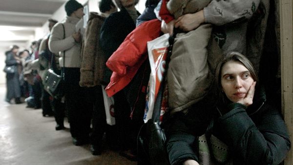 In this image dated Jan.28, 2004, showing a Romanian woman as she leans against the door at the International Office for Migration in Bucharest, Romania, Jan. 28, 2004, waiting in a line to apply for a job in Spain In this image dated Jan.28, 2004, showing a Romanian woman as she leans against the door at the International Office for Migration in Bucharest, Romania, Jan. 28, 2004, waiting in a line to apply for a job in Spain - Sputnik International