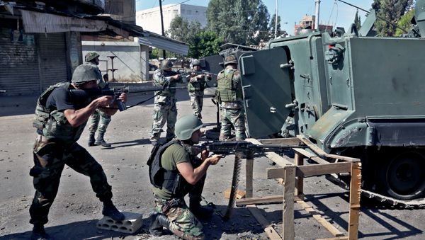 Lebanese army soldiers open fire during clashes with Islamic militants in the northern port city of Tripoli, Lebanon. - Sputnik International