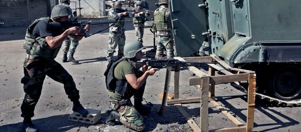Lebanese army soldiers open fire during clashes with Islamic militants in the northern port city of Tripoli, Lebanon. - Sputnik International