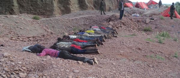 Bodies of Kenyans lie at a quarry in Mandera County, Kenya Bodies of Kenyans lie at a quarry in Mandera County, Kenya - Sputnik International