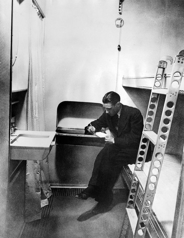 Futuristic Interiors of German WWII Airship Hindenburg - Sputnik International
