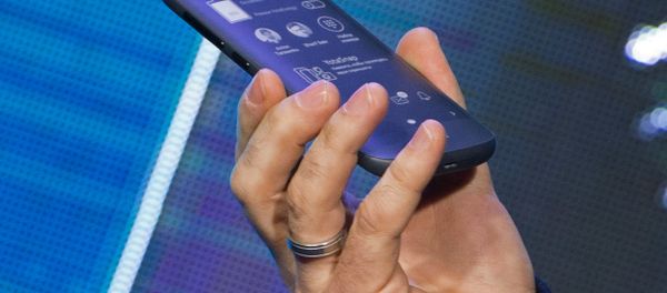 YotaPhone 2 smart phone presented in Russia YotaPhone 2 smart phone presented in Russia - Sputnik International