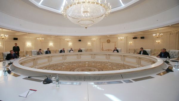 The Contact Group on Ukrainian reconciliation convened for another round of talks in Minsk on Wednesday afternoon The Contact Group on Ukrainian reconciliation convened for another round of talks in Minsk on Wednesday afternoon - Sputnik International