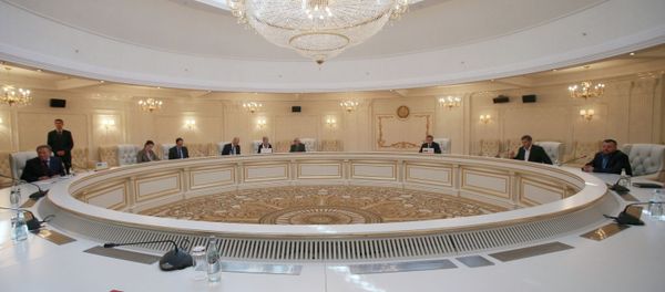 The Contact Group on Ukrainian reconciliation convened for another round of talks in Minsk on Wednesday afternoon The Contact Group on Ukrainian reconciliation convened for another round of talks in Minsk on Wednesday afternoon - Sputnik International