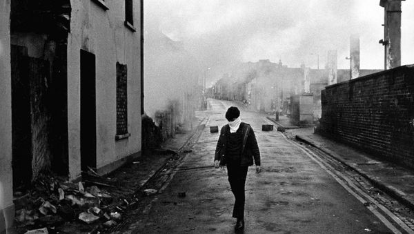 Belfast, Ireland; Smoke and ruins in the streets of the Catholic district of Ardoyne, Belfast. (File) Belfast, Ireland; Smoke and ruins in the streets of the Catholic district of Ardoyne, Belfast. (File) - Sputnik International