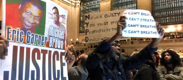 People protest in Grand Central Terminal after it was announced that the New York City police officer involved in the death of Eric Garner was not indicted, Wednesday, Dec. 3, 2014. People protest in Grand Central Terminal after it was announced that the New York City police officer involved in the death of Eric Garner was not indicted, Wednesday, Dec. 3, 2014. - Sputnik International