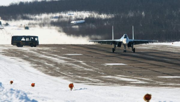 The United States’ Federal Aviation Administration (FAA) has extended its earlier flight restrictions to include the airspace above Ukraine's city of Dnipropetrovsk and the Russian city of Simferopol in Crimea. - Sputnik International
