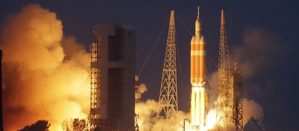 NASA's Orion spacecraft, atop a United Launch Alliance Delta 4-Heavy rocket, lifts off on its first unmanned orbital test flight from the Cape Canaveral Air Force Station Friday, Dec. 5, 2014. - Sputnik International