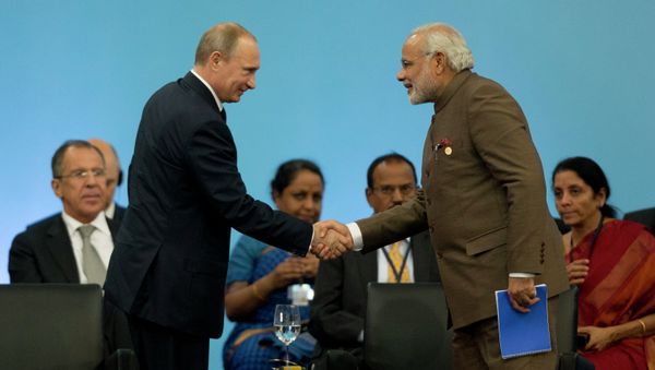 Russia's President Vladimir Putin, left, and India's Prime Minister Narendra Modi - Sputnik International