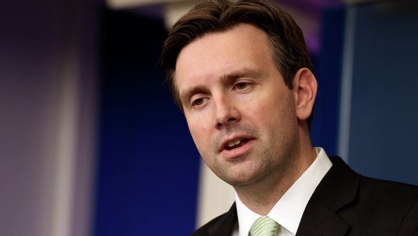 White House Press Secretary Josh Earnest said high turnover of Pentagon leadership does not destabilize DOD - Sputnik International