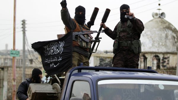 Members of al Qaeda's Nusra Front gesture as they drive in a convoy touring villages, which they said they have seized control of from Syrian rebel factions, in the southern countryside of Idlib, December 2, 2014 Members of al Qaeda's Nusra Front gesture as they drive in a convoy touring villages, which they said they have seized control of from Syrian rebel factions, in the southern countryside of Idlib, December 2, 2014 - Sputnik International