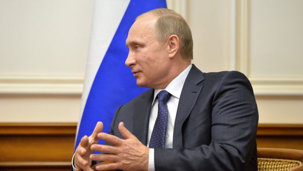 Russian President Vladimir Putin at his meeting with French President Francois Hollande at Moscow's Vnukovo-2 Airport, December 6, 2014 Russian President Vladimir Putin at his meeting with French President Francois Hollande at Moscow's Vnukovo-2 Airport, December 6, 2014 - Sputnik International