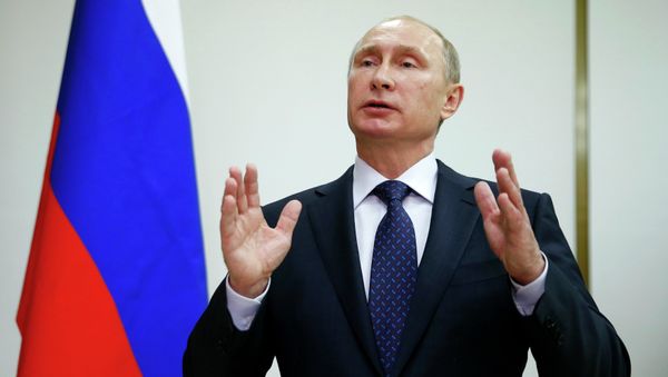 Russian President Vladimir Putin addresses journalists after a meeting with his French counterpart Francois Hollande at Moscow's Vnukovo airport, December 6, 2014 - Sputnik International