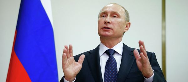 Russian President Vladimir Putin addresses journalists after a meeting with his French counterpart Francois Hollande at Moscow's Vnukovo airport, December 6, 2014 Russian President Vladimir Putin addresses journalists after a meeting with his French counterpart Francois Hollande at Moscow's Vnukovo airport, December 6, 2014 - Sputnik International