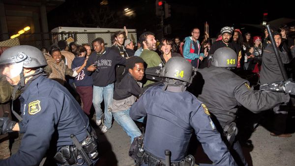 Police officers scuffle with protesters during a protest against police violence in the U.S., in Berkeley, California December 6, 2014 Police officers scuffle with protesters during a protest against police violence in the U.S., in Berkeley, California December 6, 2014 - Sputnik International