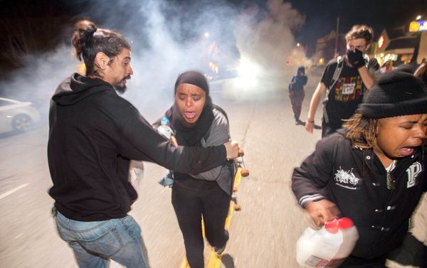 Protesters retreat while police officers deploy teargas to disperse a crowd comprised largely of student protesters during a protest against police violence in the U.S., in Berkeley, California December 7, 2014 Protesters retreat while police officers deploy teargas to disperse a crowd comprised largely of student protesters during a protest against police violence in the U.S., in Berkeley, California December 7, 2014 - Sputnik International