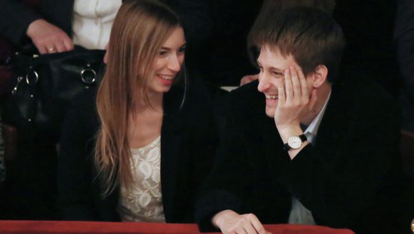 Edward Snowden in a theater in Moscow - Sputnik International
