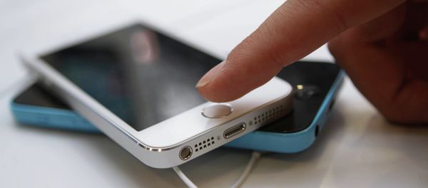 Official start of sales of iPhone 5s and iPhone 5c in Moscow - Sputnik International