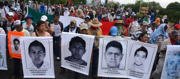 Students block access to the Acapulco airport to protest the disappearance, and probable murder, of 43 students in the state of Guerrero, Mexico, Monday, Nov. 10, 2014 Students block access to the Acapulco airport to protest the disappearance, and probable murder, of 43 students in the state of Guerrero, Mexico, Monday, Nov. 10, 2014 - Sputnik International
