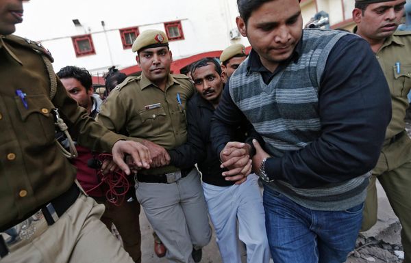 Policemen escort driver Shiv Kumar Yadav Policemen escort driver Shiv Kumar Yadav - Sputnik International